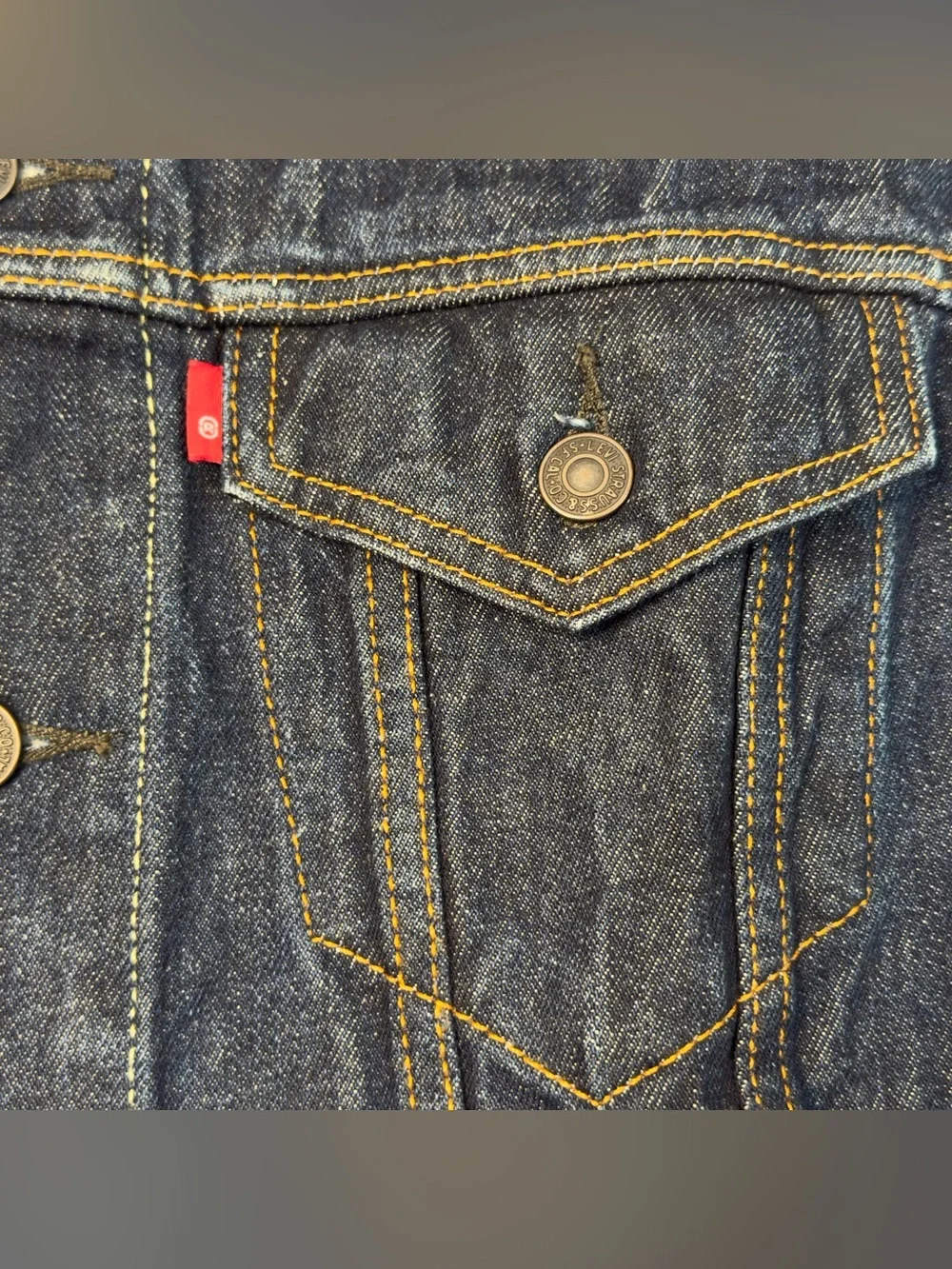 Levi's Men's 72334 Denim Trucker Jacket Size M Medium Dark Wash Red Tab⁠ - Picture 8 of 9